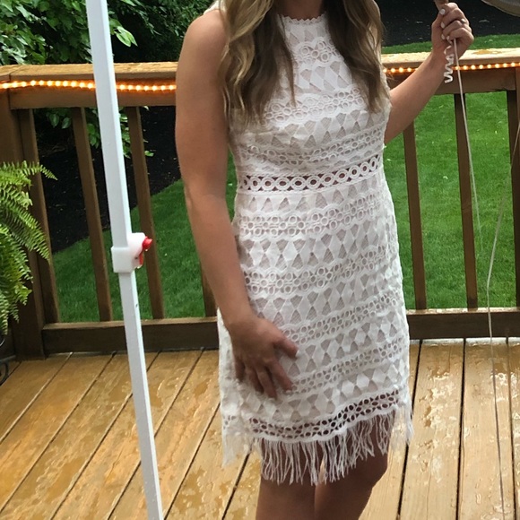 White dress - Picture 4 of 4